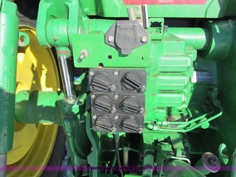 image for item G8828 1996 John Deere 8200 MFWD tractor