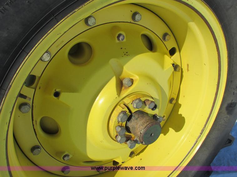 image for item G8828 1996 John Deere 8200 MFWD tractor