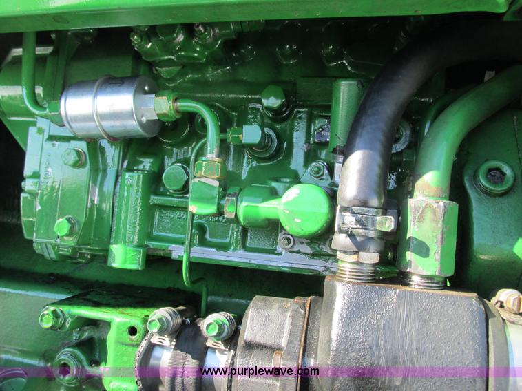 image for item G8828 1996 John Deere 8200 MFWD tractor