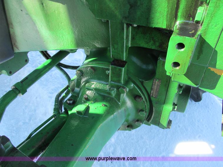 image for item G8828 1996 John Deere 8200 MFWD tractor