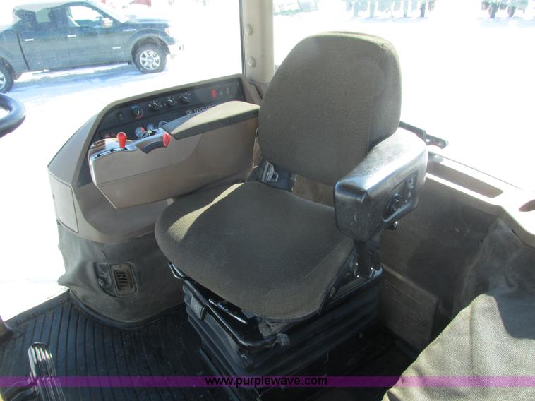 image for item G8828 1996 John Deere 8200 MFWD tractor