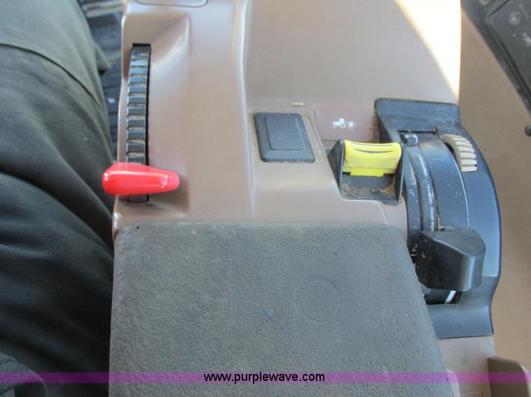 image for item G8828 1996 John Deere 8200 MFWD tractor