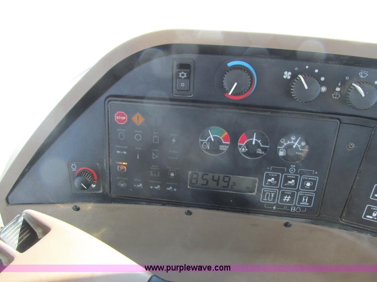 image for item G8828 1996 John Deere 8200 MFWD tractor