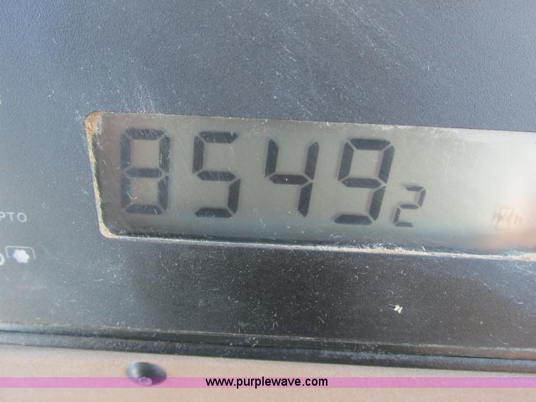 image for item G8828 1996 John Deere 8200 MFWD tractor