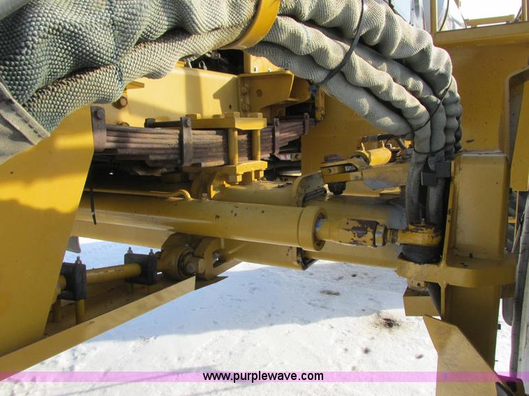 image for item G8830 1997 Ag-Chem RoGator 854 self-propelled sprayer