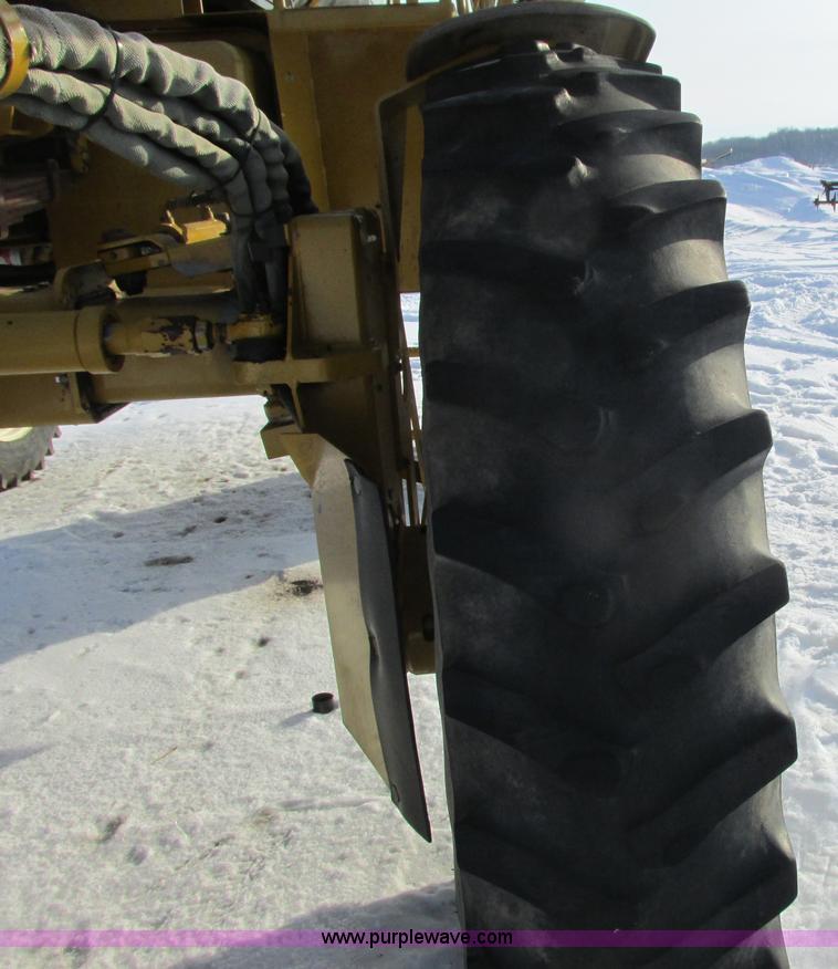 image for item G8830 1997 Ag-Chem RoGator 854 self-propelled sprayer