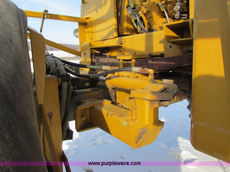 image for item G8830 1997 Ag-Chem RoGator 854 self-propelled sprayer