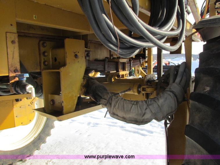 image for item G8830 1997 Ag-Chem RoGator 854 self-propelled sprayer