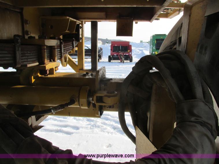 image for item G8830 1997 Ag-Chem RoGator 854 self-propelled sprayer