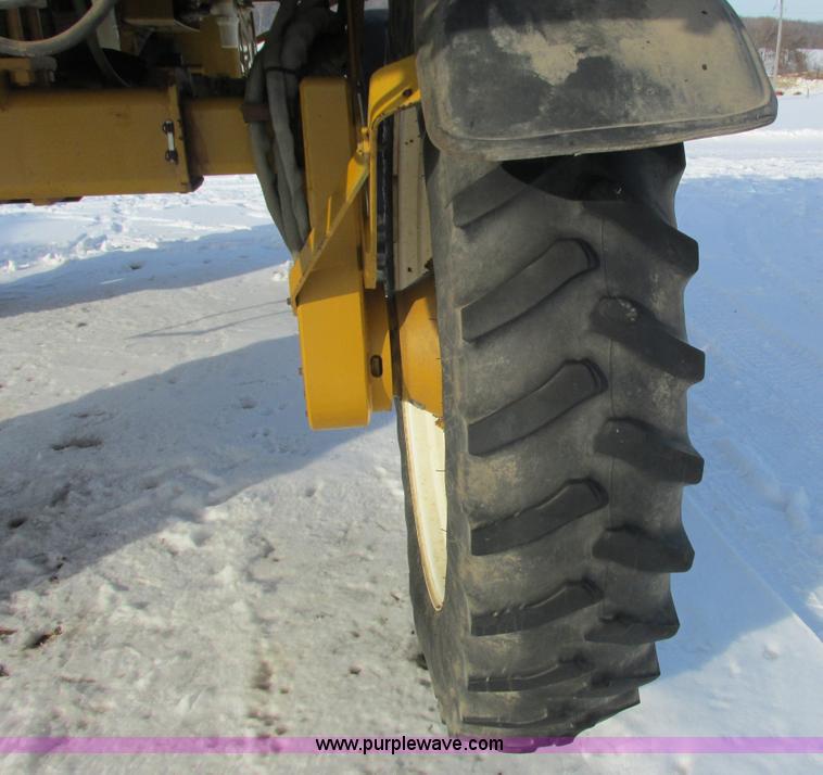 image for item G8830 1997 Ag-Chem RoGator 854 self-propelled sprayer