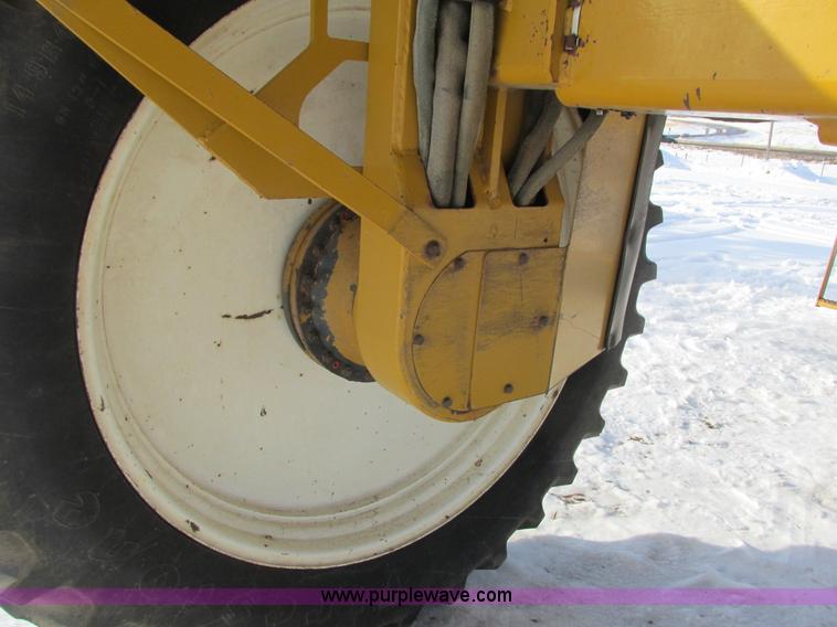 image for item G8830 1997 Ag-Chem RoGator 854 self-propelled sprayer