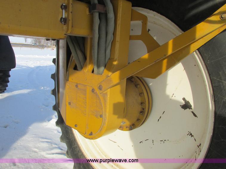 image for item G8830 1997 Ag-Chem RoGator 854 self-propelled sprayer