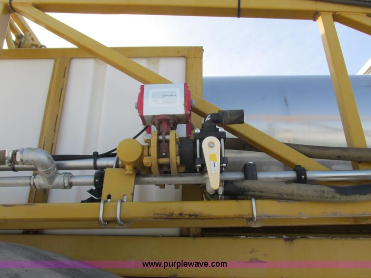 image for item G8830 1997 Ag-Chem RoGator 854 self-propelled sprayer