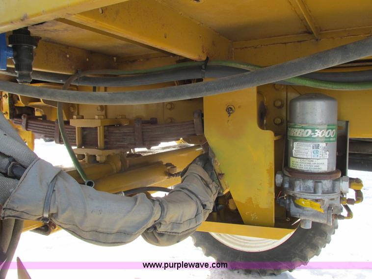 image for item G8830 1997 Ag-Chem RoGator 854 self-propelled sprayer