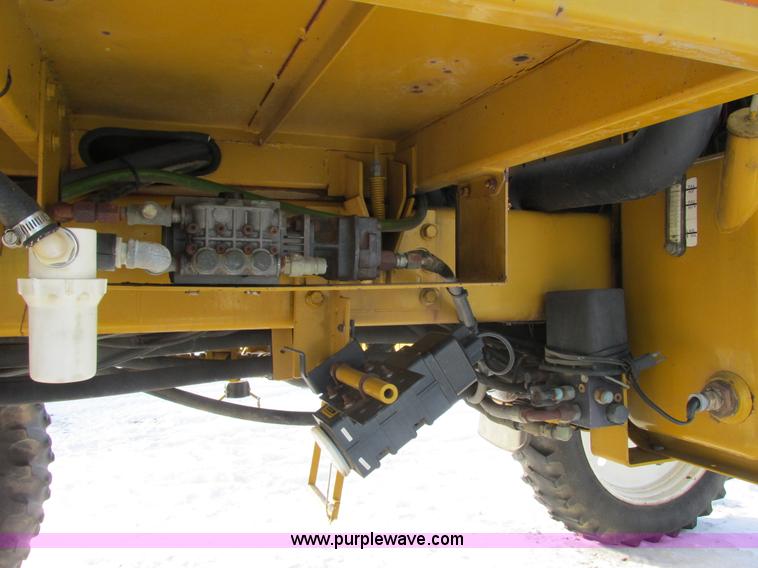 image for item G8830 1997 Ag-Chem RoGator 854 self-propelled sprayer