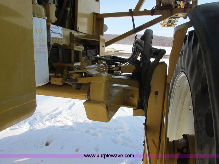 image for item G8830 1997 Ag-Chem RoGator 854 self-propelled sprayer