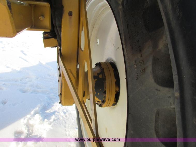 image for item G8830 1997 Ag-Chem RoGator 854 self-propelled sprayer