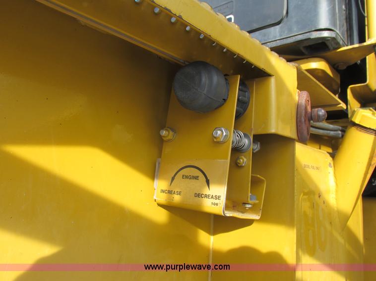 image for item G8830 1997 Ag-Chem RoGator 854 self-propelled sprayer