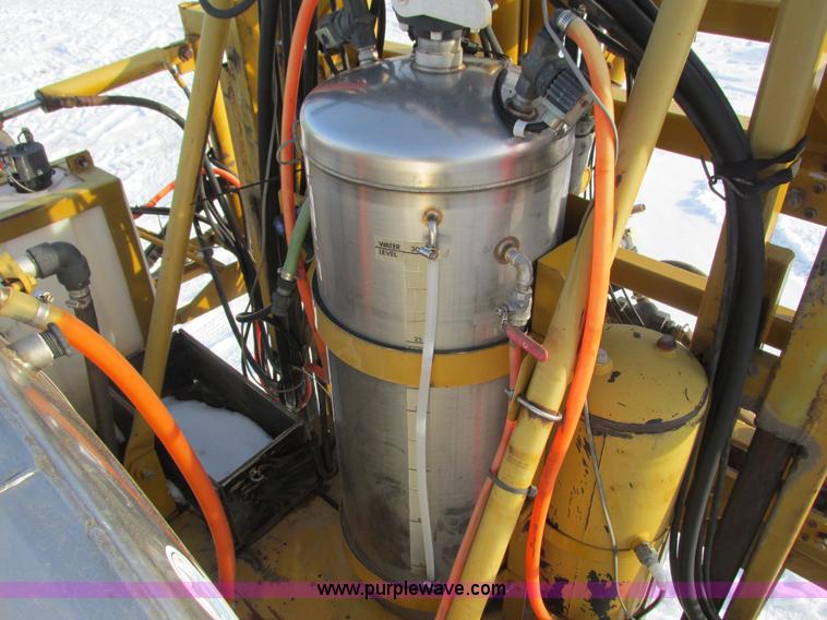 image for item G8830 1997 Ag-Chem RoGator 854 self-propelled sprayer