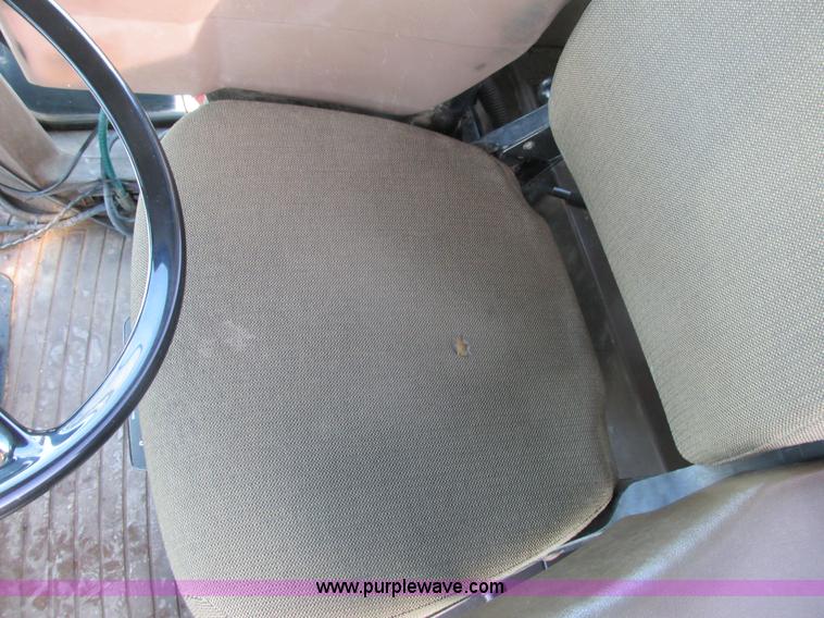 image for item G8830 1997 Ag-Chem RoGator 854 self-propelled sprayer