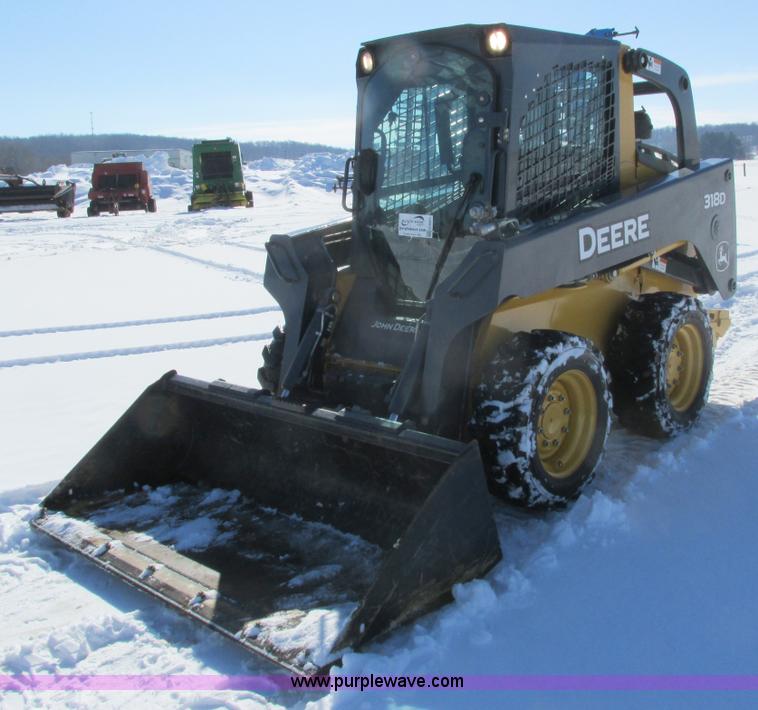 image for item G8831 2012 John Deere 318D skid steer