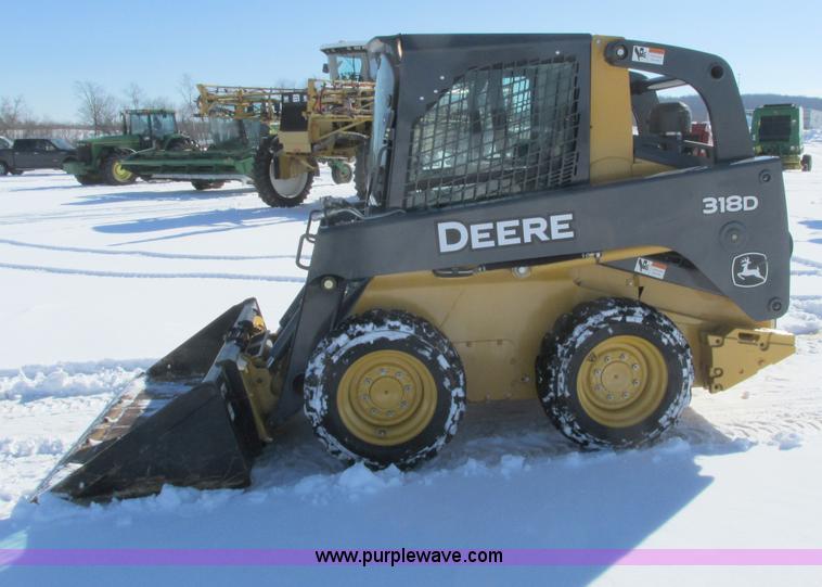 image for item G8831 2012 John Deere 318D skid steer