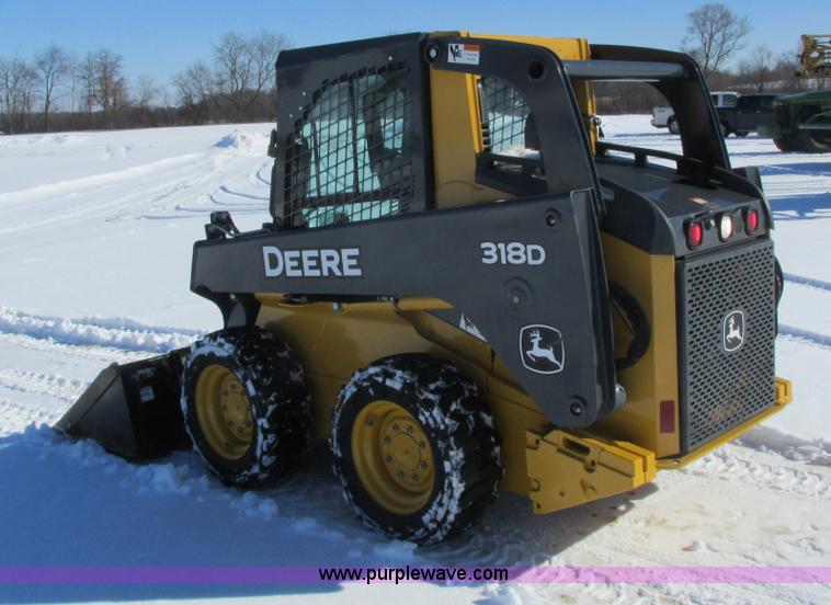 image for item G8831 2012 John Deere 318D skid steer
