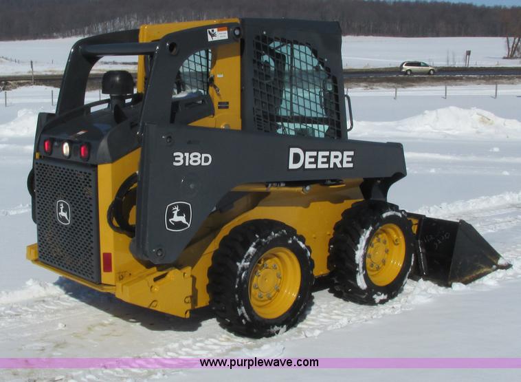 image for item G8831 2012 John Deere 318D skid steer