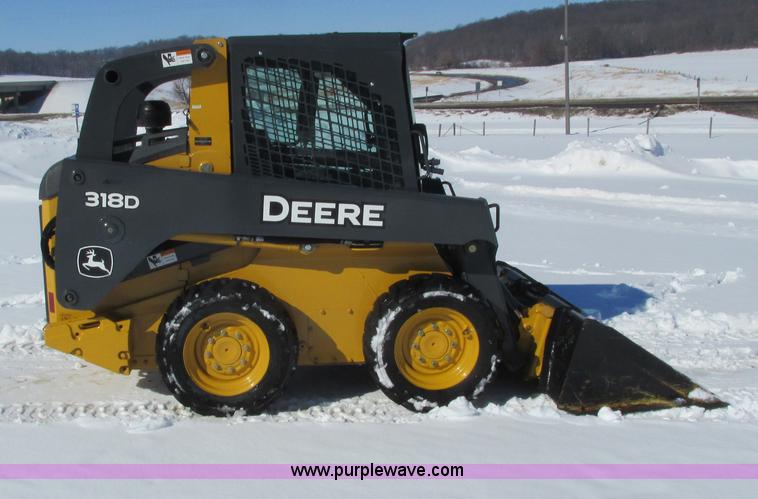 image for item G8831 2012 John Deere 318D skid steer