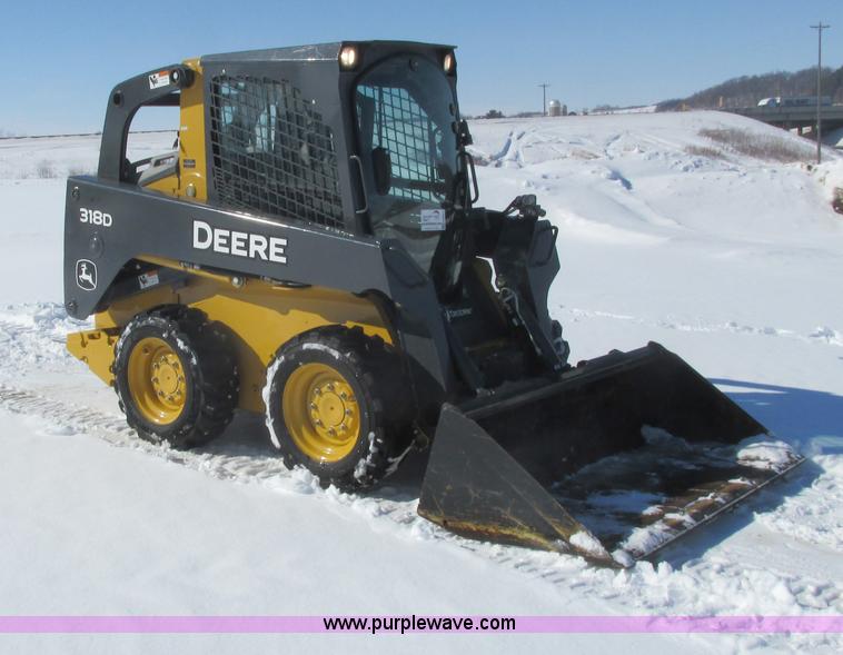 image for item G8831 2012 John Deere 318D skid steer