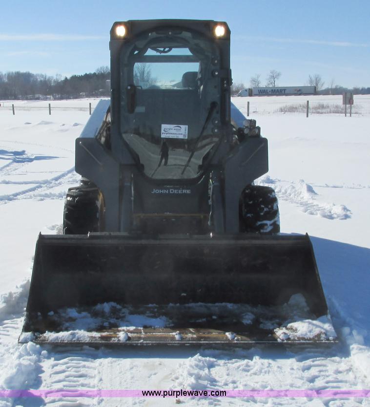 image for item G8831 2012 John Deere 318D skid steer