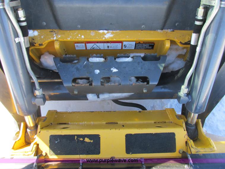 image for item G8831 2012 John Deere 318D skid steer