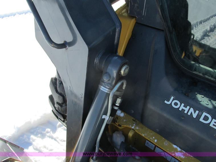 image for item G8831 2012 John Deere 318D skid steer
