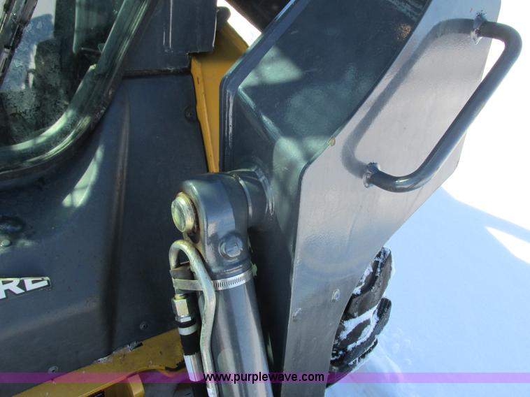image for item G8831 2012 John Deere 318D skid steer