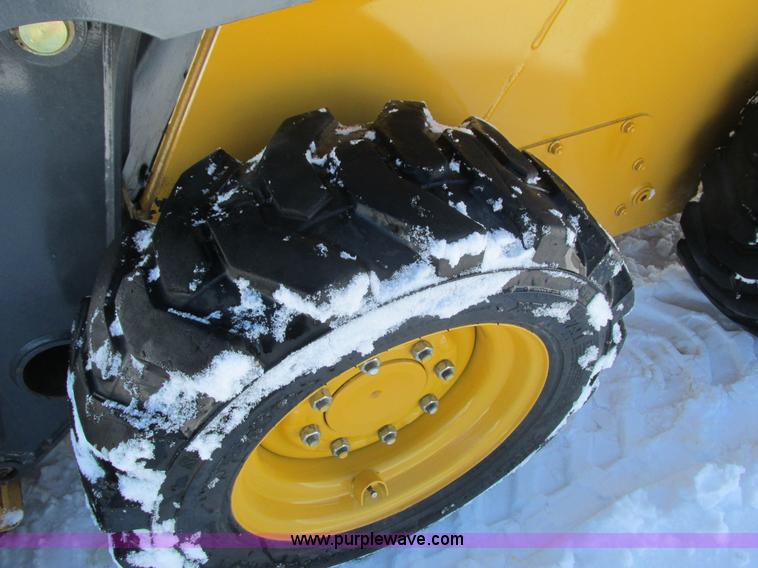 image for item G8831 2012 John Deere 318D skid steer