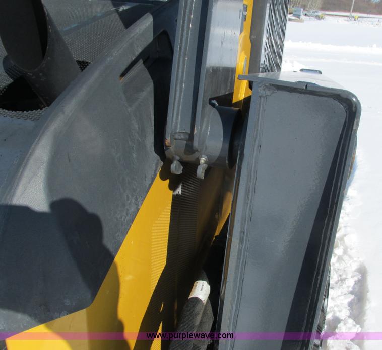 image for item G8831 2012 John Deere 318D skid steer