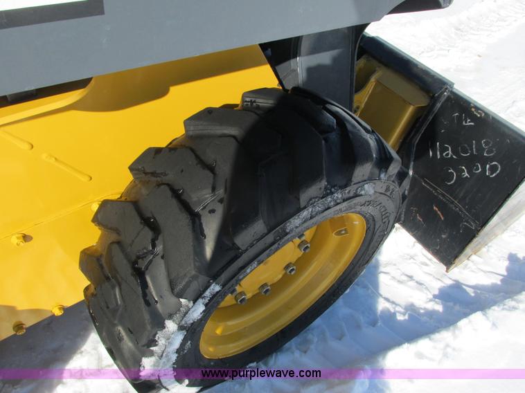 image for item G8831 2012 John Deere 318D skid steer