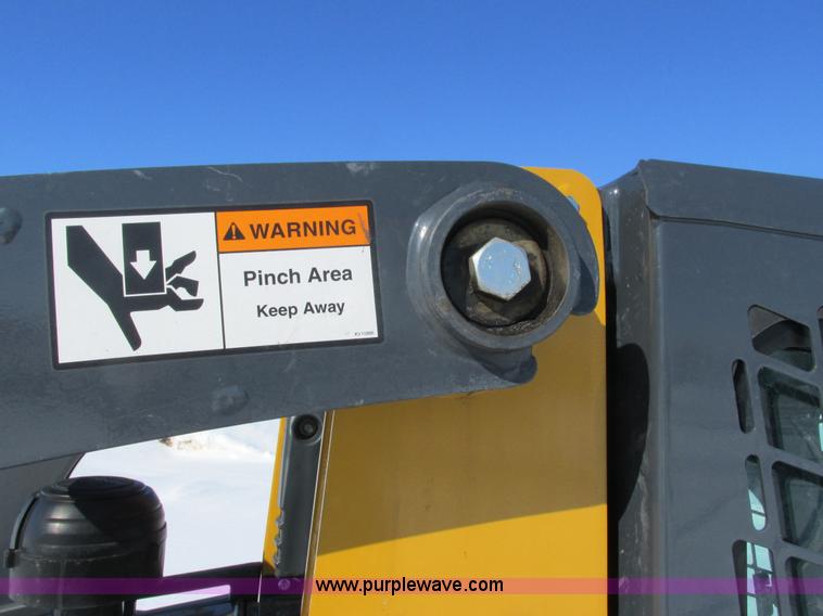 image for item G8831 2012 John Deere 318D skid steer