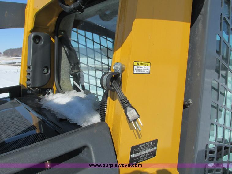 image for item G8831 2012 John Deere 318D skid steer