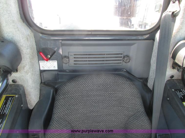 image for item G8831 2012 John Deere 318D skid steer