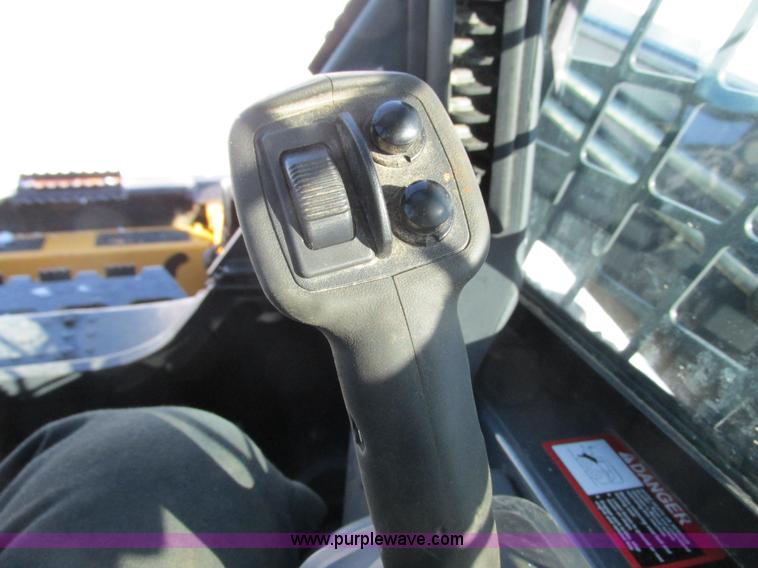 image for item G8831 2012 John Deere 318D skid steer