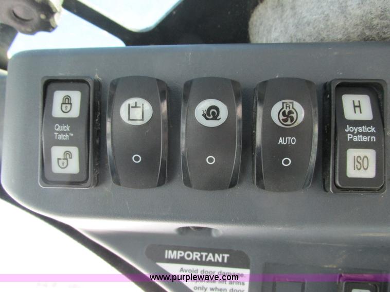 image for item G8831 2012 John Deere 318D skid steer