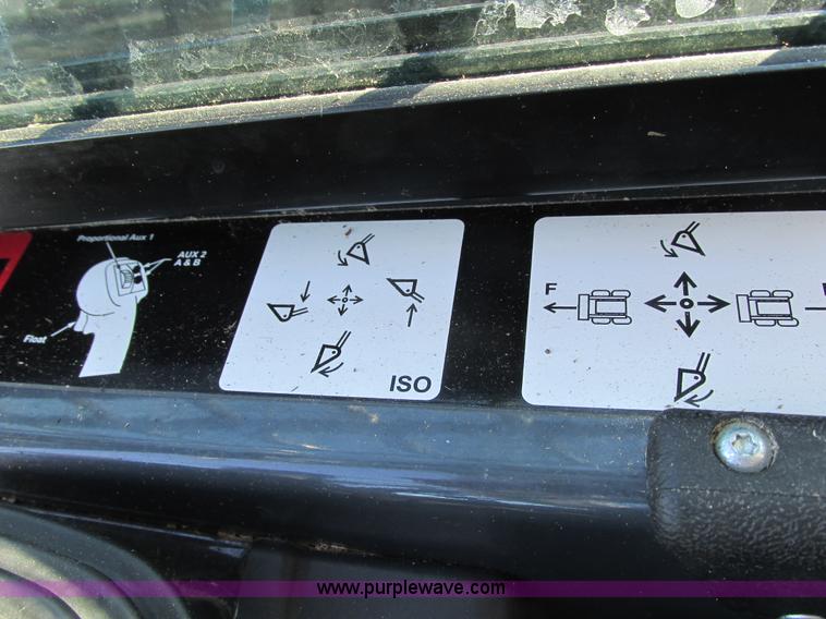 image for item G8831 2012 John Deere 318D skid steer