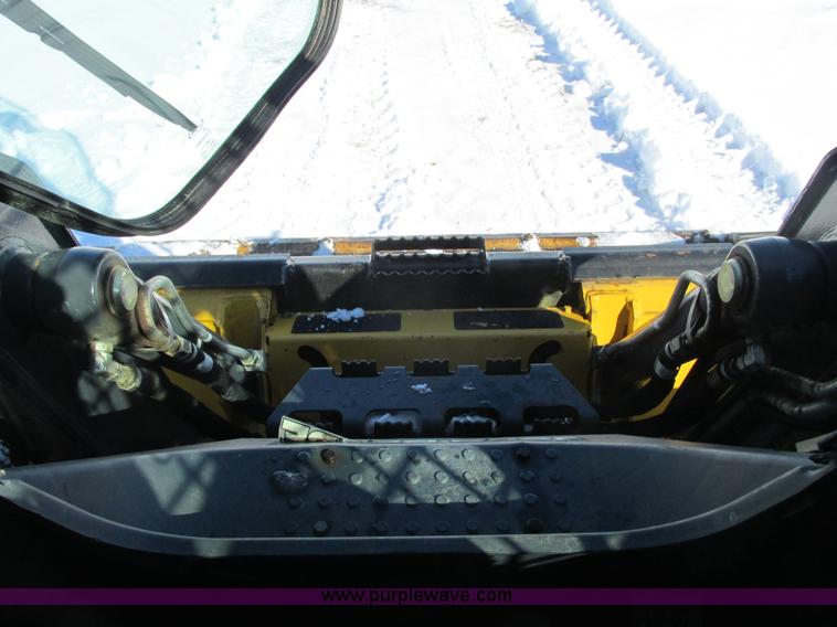 image for item G8831 2012 John Deere 318D skid steer