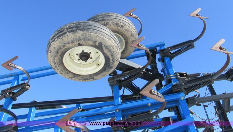 image for item G8832 DMI Tigermate II field cultivator