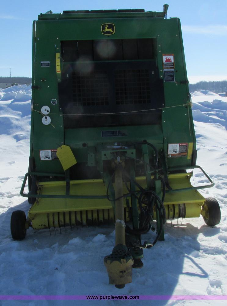image for item G8834 2004 John Deere 582 silage special round baler