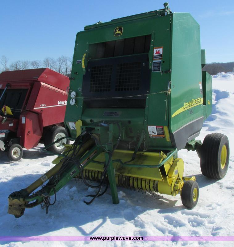 image for item G8834 2004 John Deere 582 silage special round baler