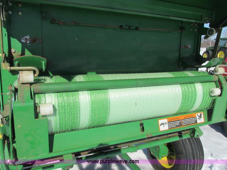 image for item G8834 2004 John Deere 582 silage special round baler