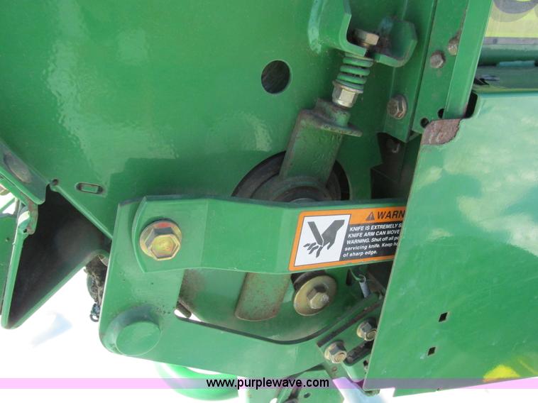 image for item G8834 2004 John Deere 582 silage special round baler