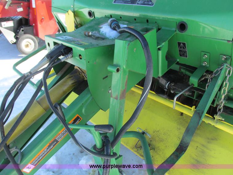 image for item G8834 2004 John Deere 582 silage special round baler
